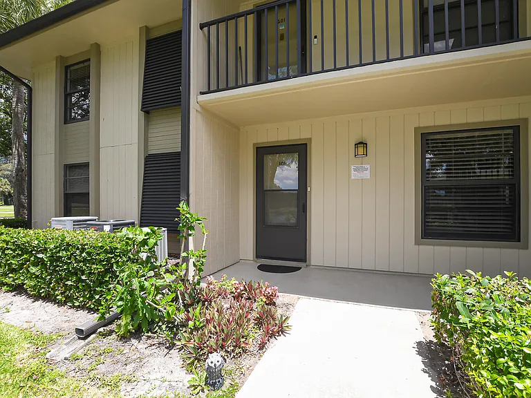 20 Plantation Dr #101 — Photo 6