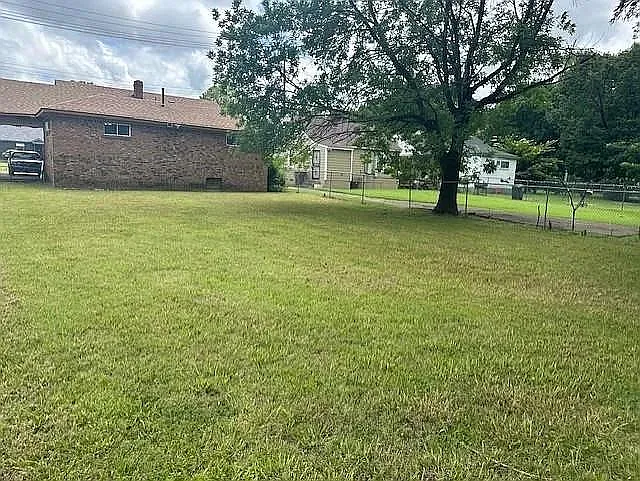 1878 Hubert Ave — Photo 12
