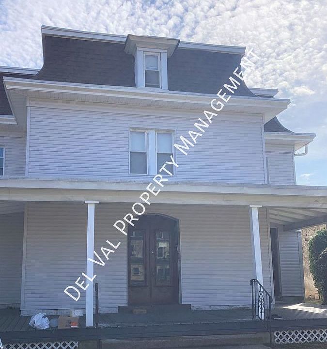 1st image of 1304 Oak Ln APT 3W
