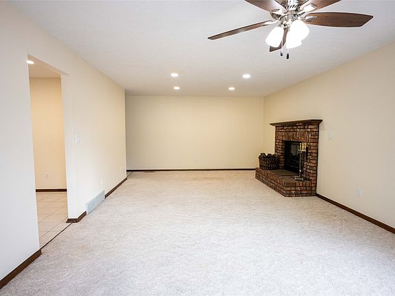 4th image of 3112 Beaver Ave