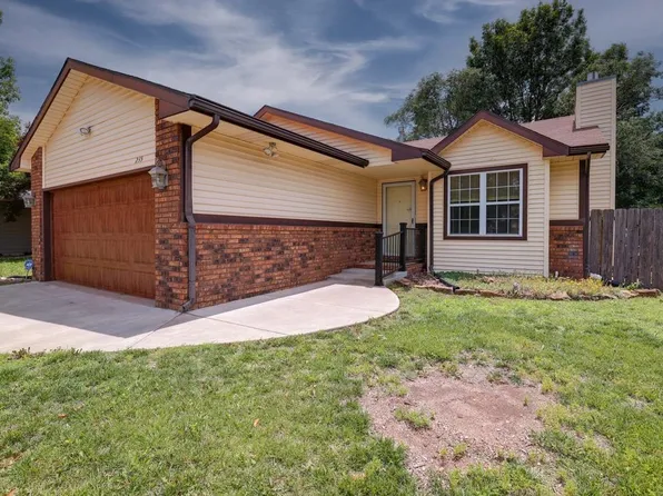 235 W Rosewood Ln, Derby, KS 67037