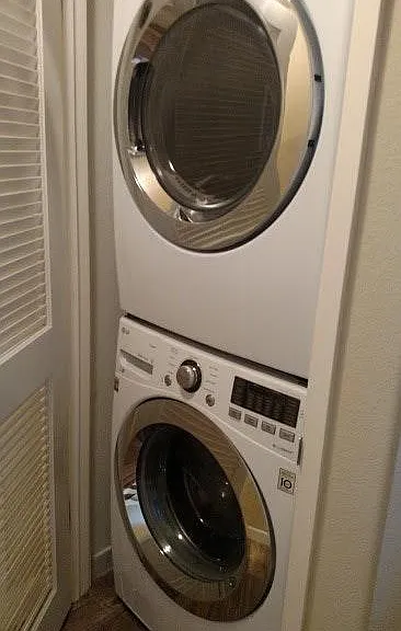 Washer/dryer in unit