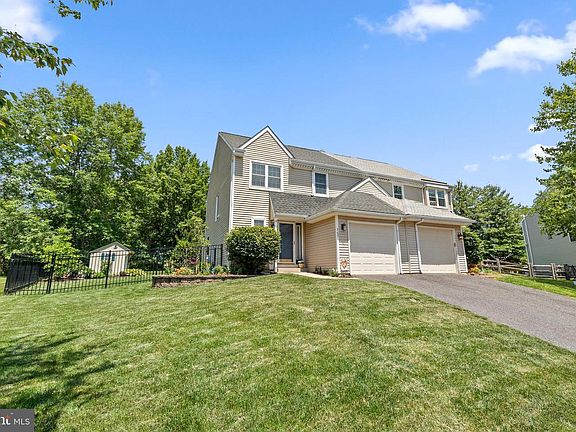 2nd image of 147 Azalea Cir