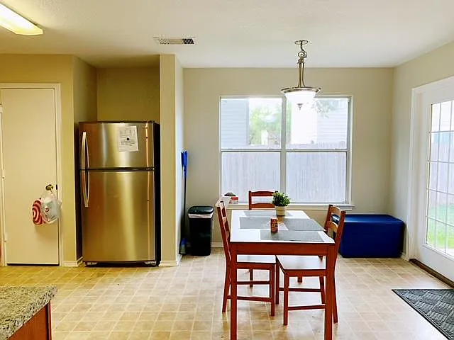 403 Amberdale Oak — Photo 6