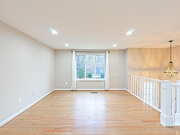 5th image of 9705 Locust Hill Dr