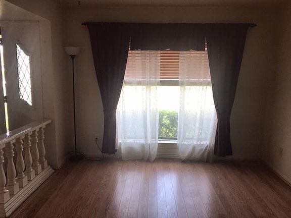 2nd image of 3030 Newcastle Dr