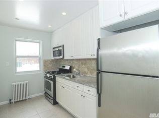 7336 260th St, Glen Oaks, NY 11004