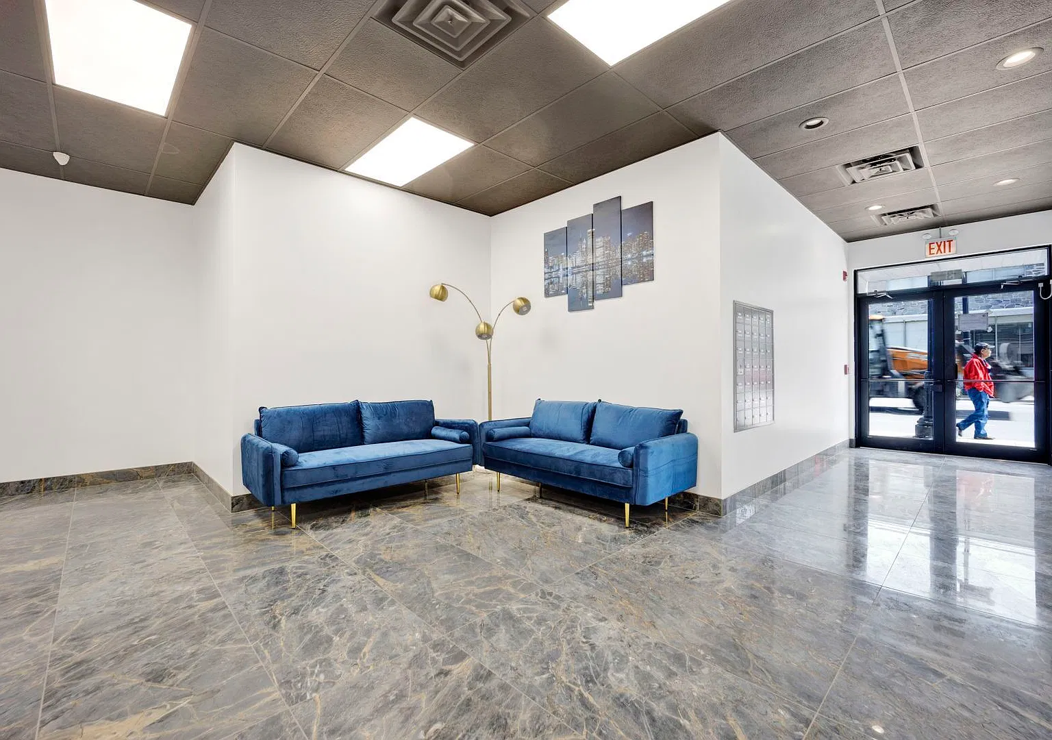 2 bed, 950 sqft, $2,400 — Photo 2