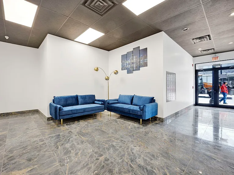 4350 W Lawrence Ave #405 — Photo 2