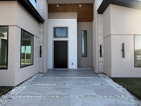 5th image of 6323 Sylverter Palm Ct