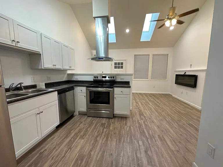 University Park Apartments near Cornell University — Photo 380