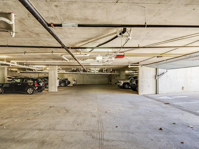 3000 Duval St #102 — Photo 24