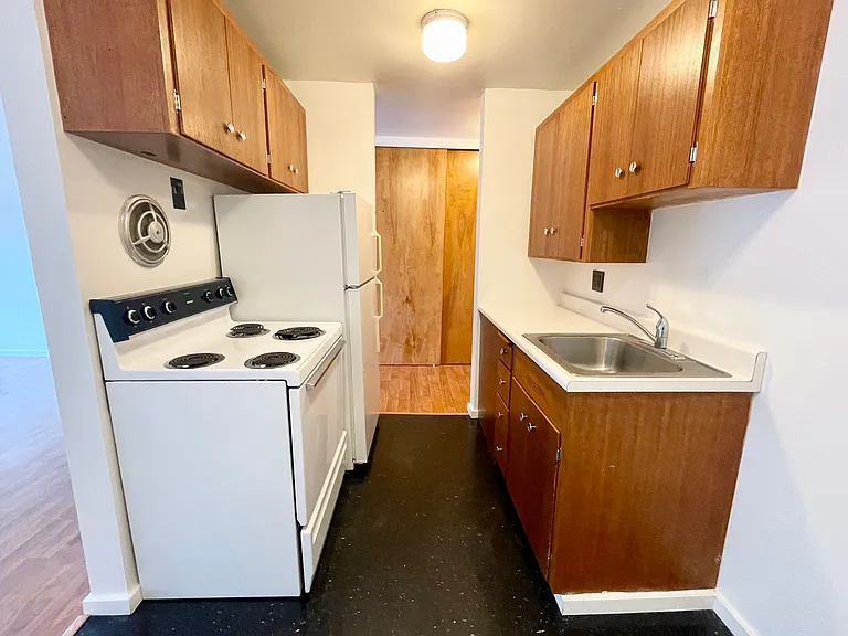 Escolier Apartments — Photo 64