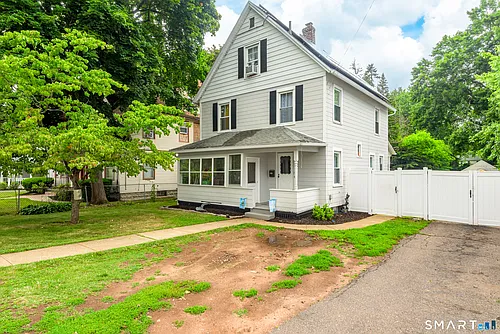 165 Oak St Photo 1