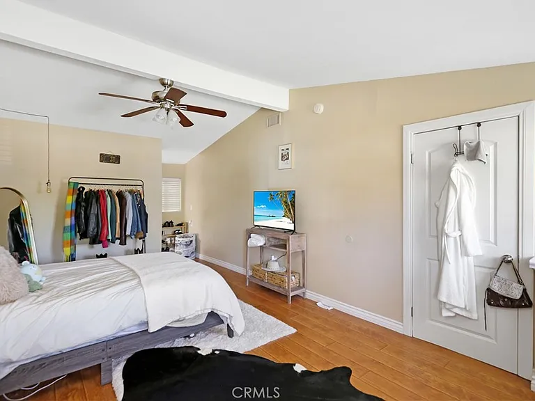 526 N Emerald Dr — Photo 17