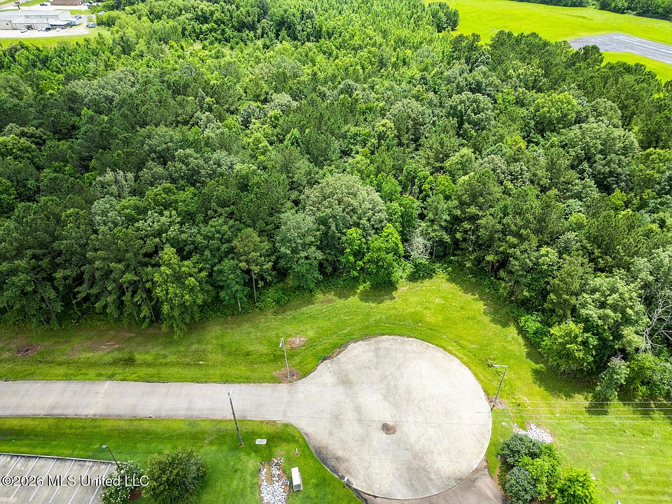 1st image of Deerfield Dr