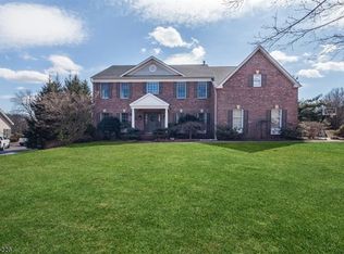 1 Acorn Trl, Chester, NJ 07930