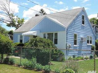 620 Irving St, Westbury, NY 11590