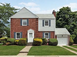 9 College Pl, Garden City, NY 11530