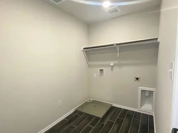4th image of 2521 Ayers Dr