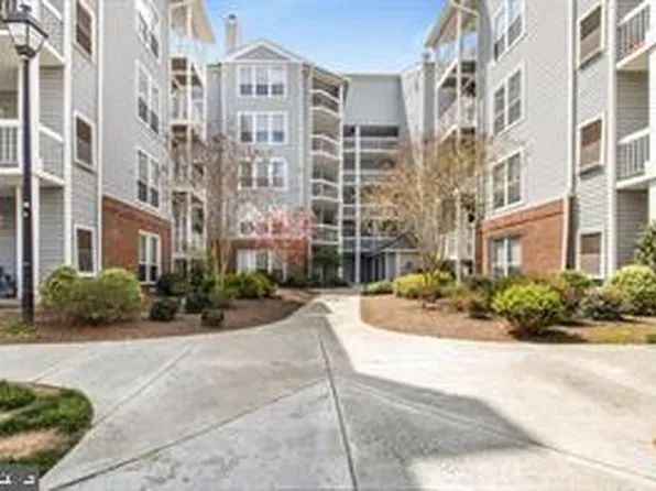 3176 Summit Square Dr #4-C2, Oakton, VA 22124