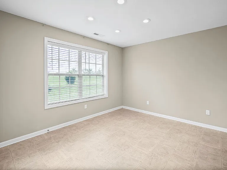 212 Westminster Pl — Photo 9