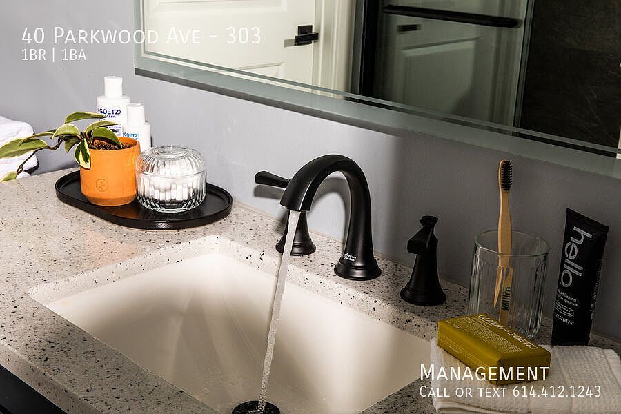 1st image of 40 Parkwood Ave Unit 303