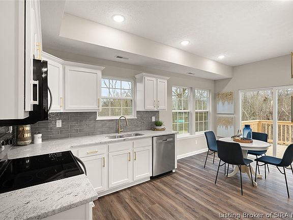 4th image of 551 W Kenwood Avenue