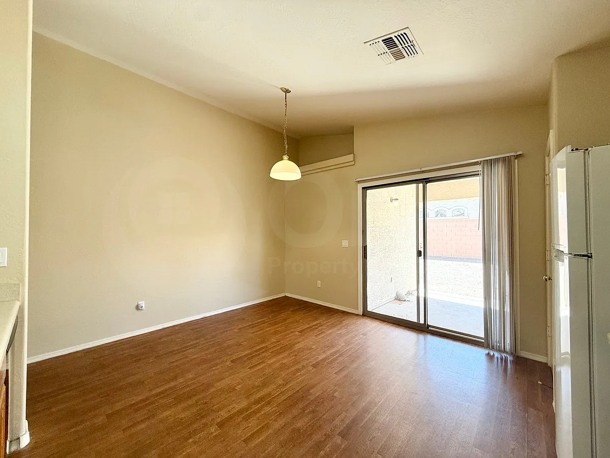 3 bed, 2.0 bath, 1370 sqft, $1,899 — Photo 2