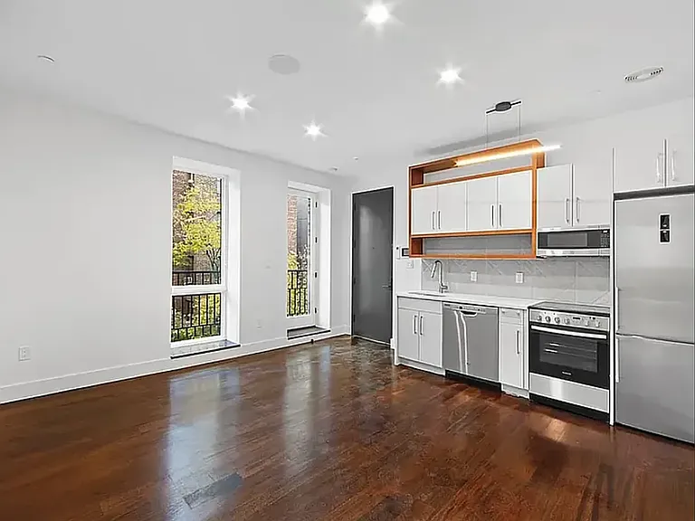 214 E 35th St #4A — Photo 1