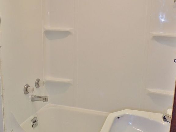 3rd image of 412 W Foster Ave