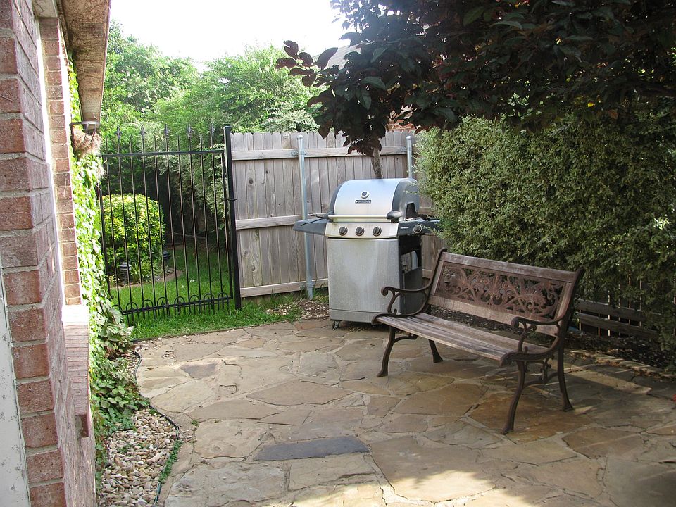 Flagstone patio 