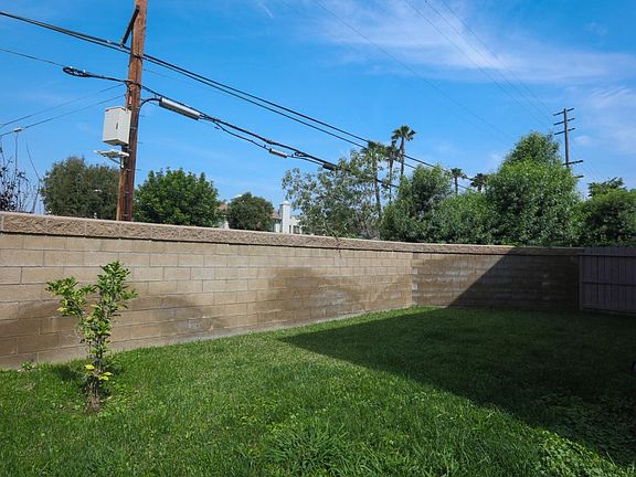 4th image of 9122 Lemona Ave