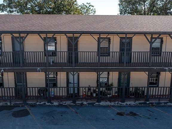 5th image of 136 N Texas Ave