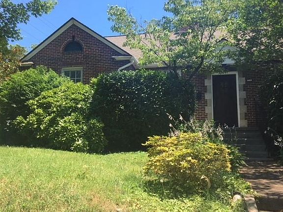 2nd image of 2862 Woodbine Ave