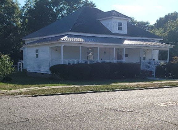 3rd image of 612 E Martin Luther King Dr