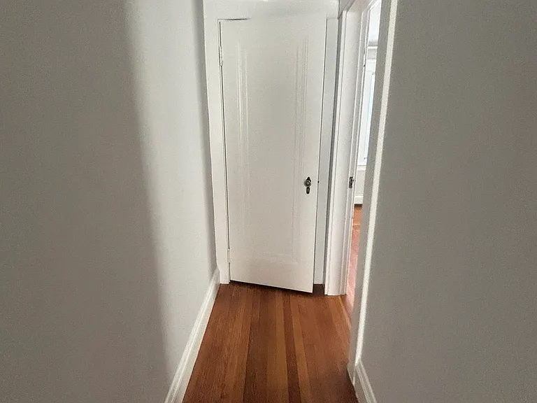 Warwick Ave — Photo 27