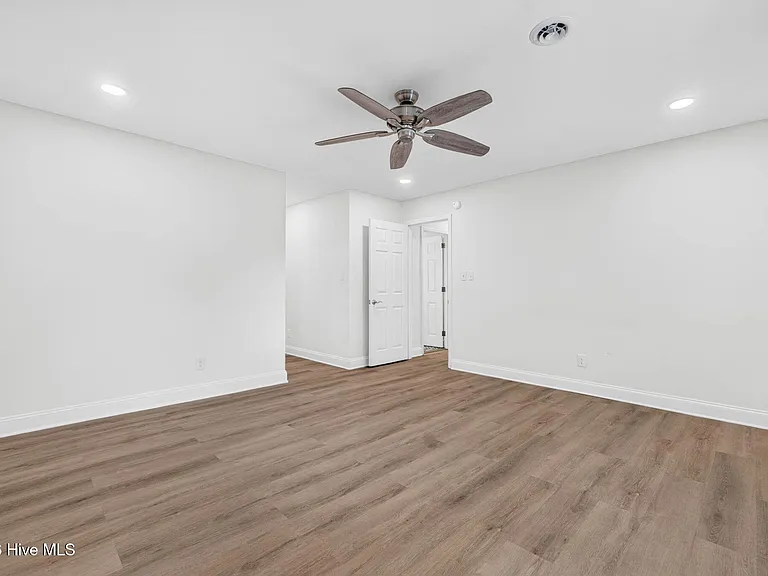 8305 Bald Eagle Ln — Photo 29