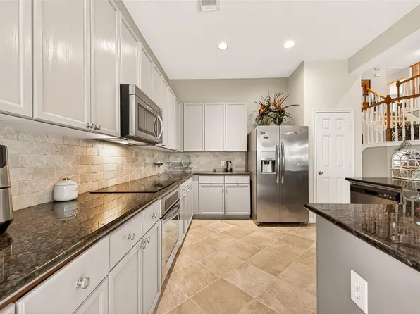 131 Selkirk Dr, Sugar Land, TX 77479