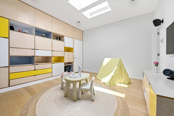 Sold by Douglas Elliman | media 16