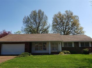 3 Heatherwood Dr, Collinsville, IL 62234