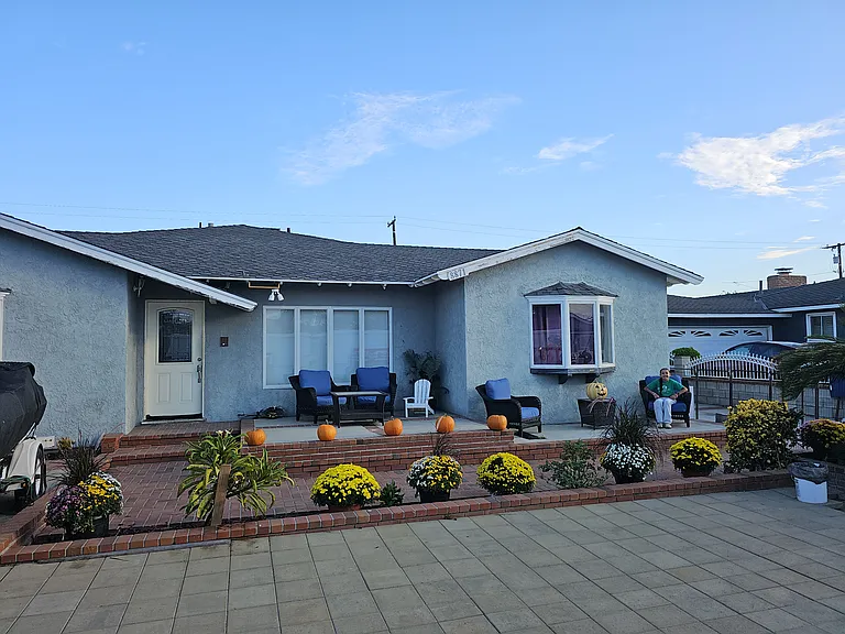 8871 Acacia Ave — Photo 4