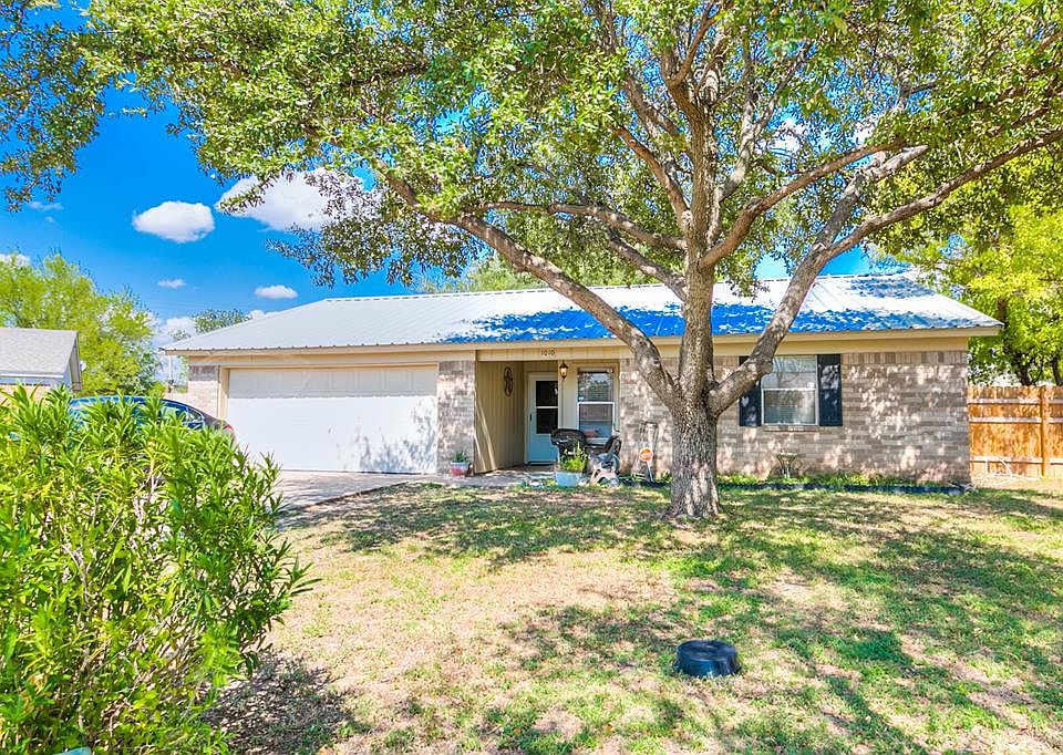 1st image of 1010 Almond Cir