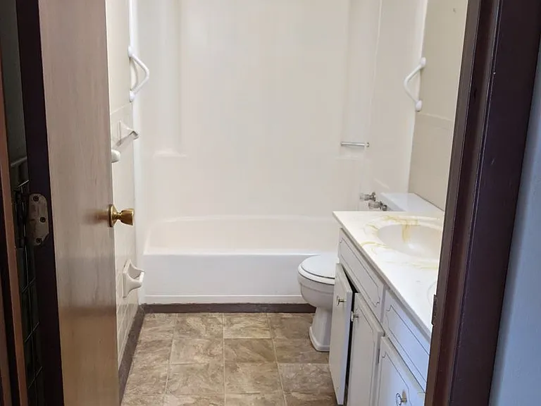102 McConnell St — Photo 29
