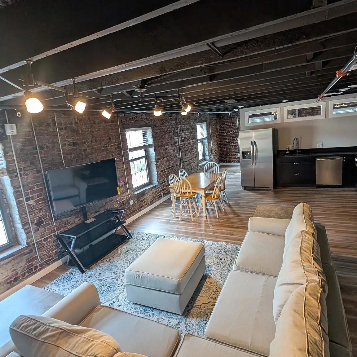2 bed, 1200 sqft, $2,499 — Photo 2