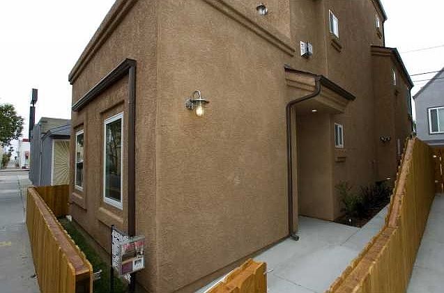 1st image of 814 Queenstown Ct