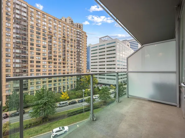 20 Newport Parkway image 2 of 19