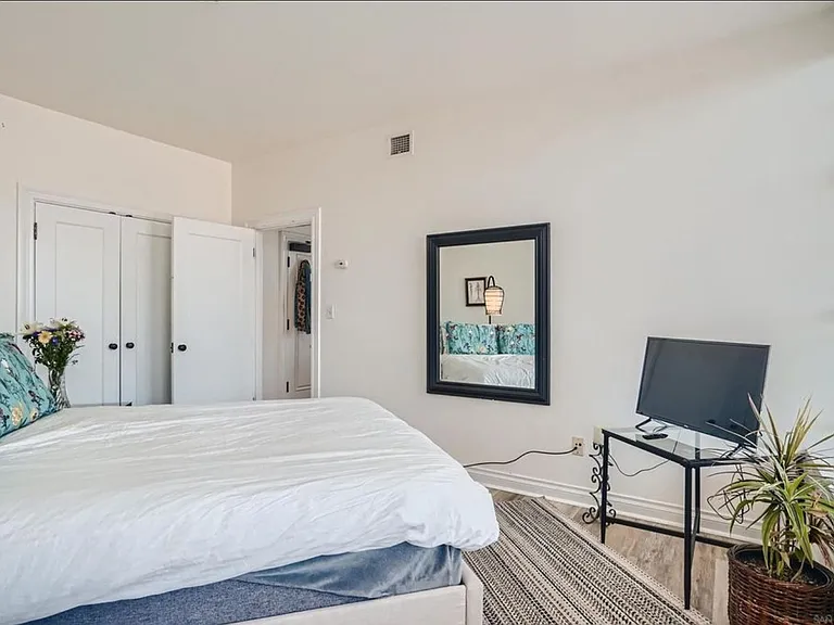 702 Ash St #203 — Photo 16