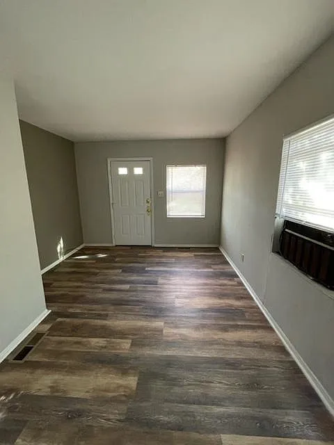 711 Logan Ave photo 1