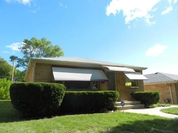 6146 W Leon Ter, Milwaukee, WI 53218
